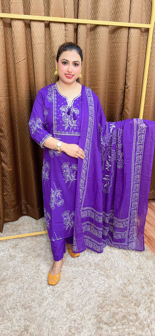 Suit With Machine Thread Work